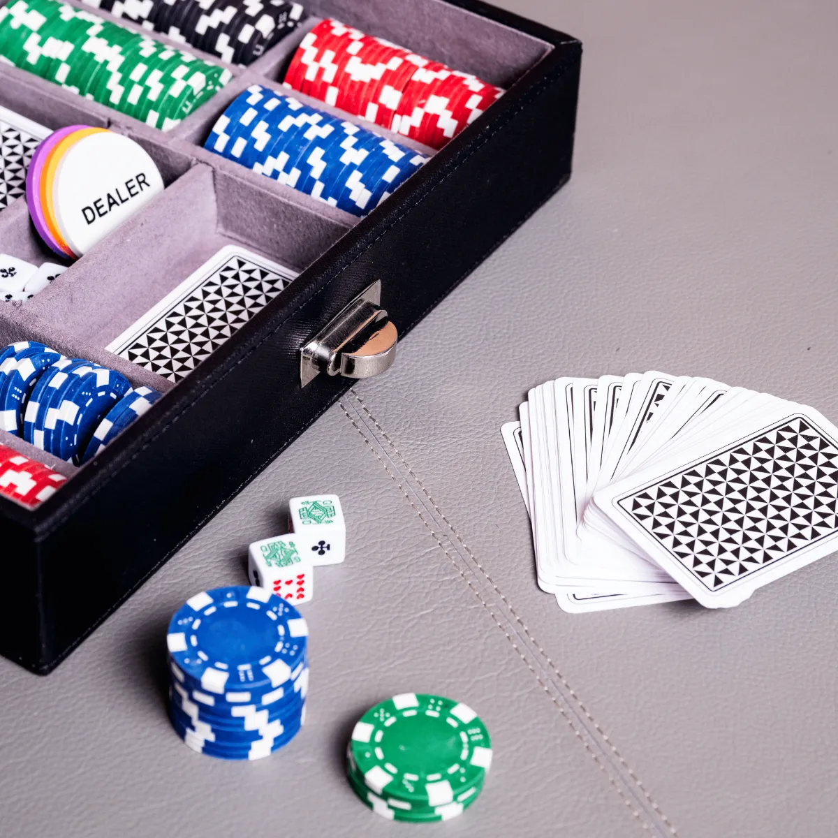 Poker Box in Genuine Leather with 200 Chips - Image 2