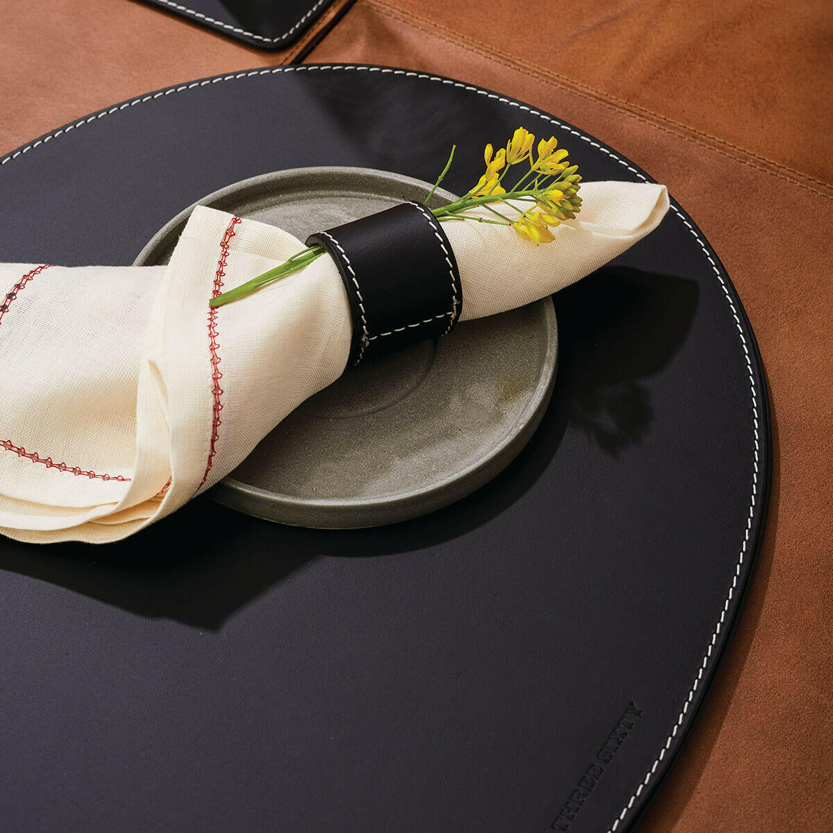 Modella Napkin Holder & Placemats Set Of 6 Black - Image 3