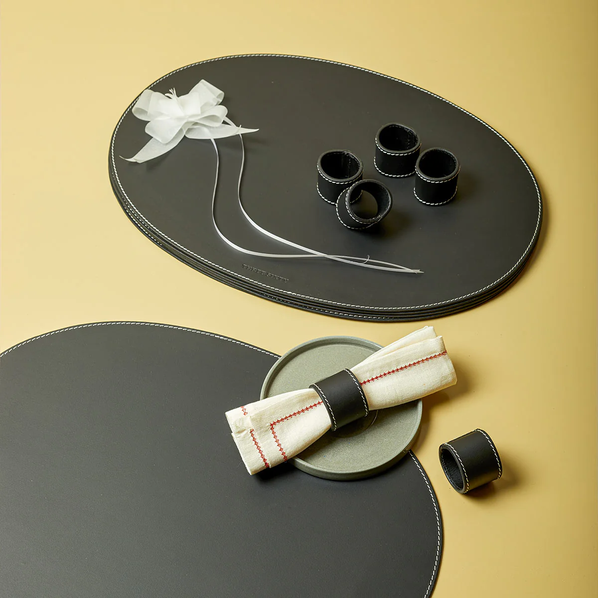 Modella Napkin Holder & Placemats Set Of 6 Black - Image 8